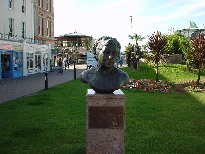 statue.jpg